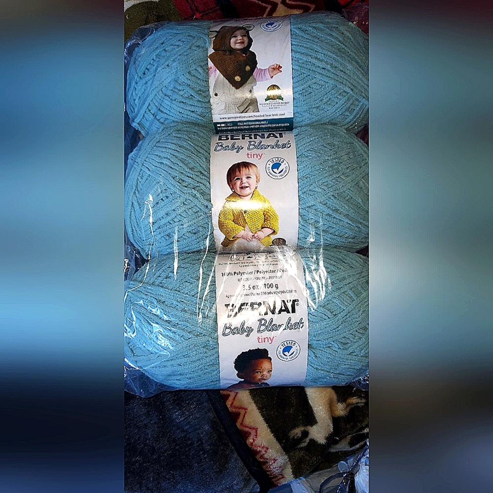Bernat Baby Blanket Yarn in CLEAR SKY COLOR